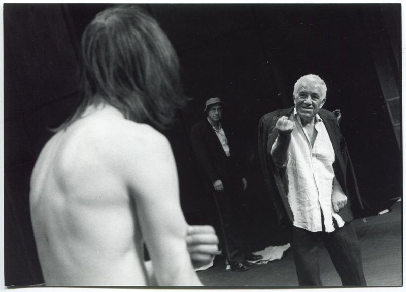 William Shakespeare, Król Lear, reż. Piotr Cieplak, Teatr Powszechny w Warszawie, 2001 | Adam Woronowicz (Edgar) Zbigniew Zapasiewicz (Lear), Piotr Machalica (Błazen) | fot. Dariusz Senkowski